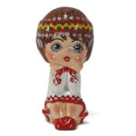 Фигурка "Девочкав масмаке". (в белом)